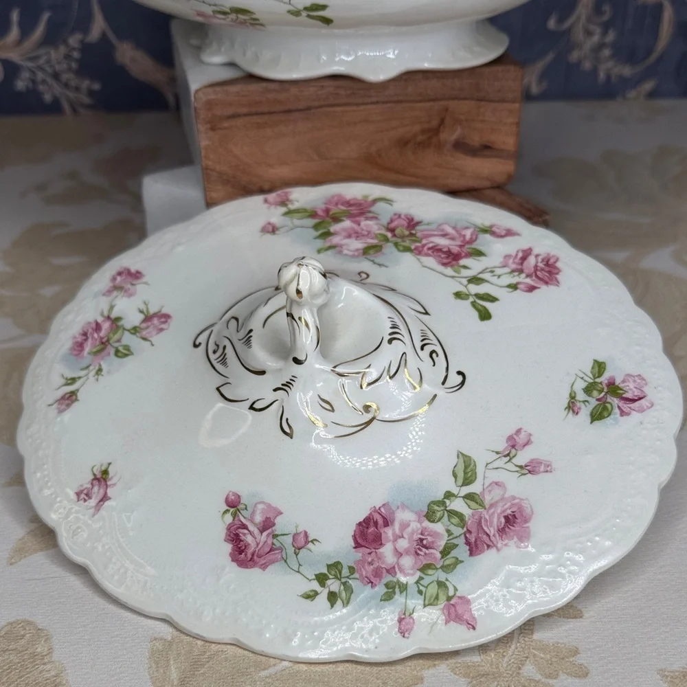 Antique Johnson Brothers England Oval Covered Floral Dish Gold Trim